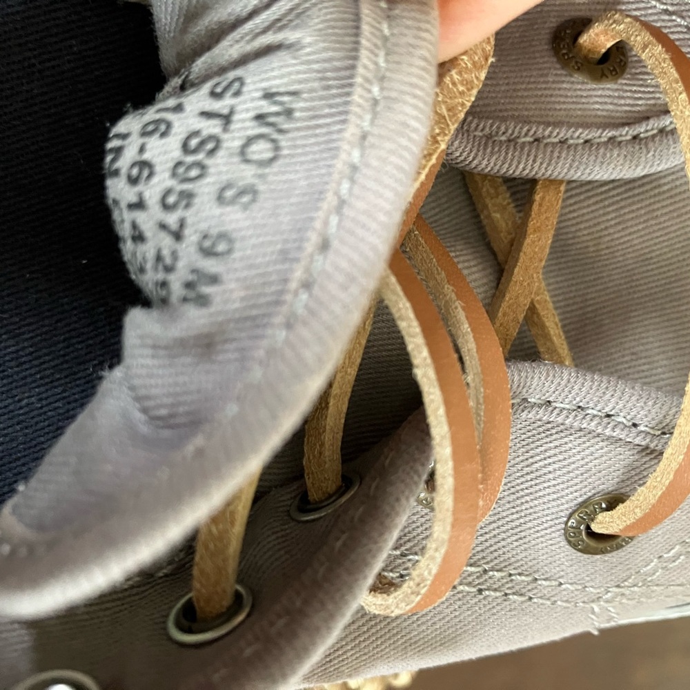 Sperry sneaker size 9 - Picture 4 of 7